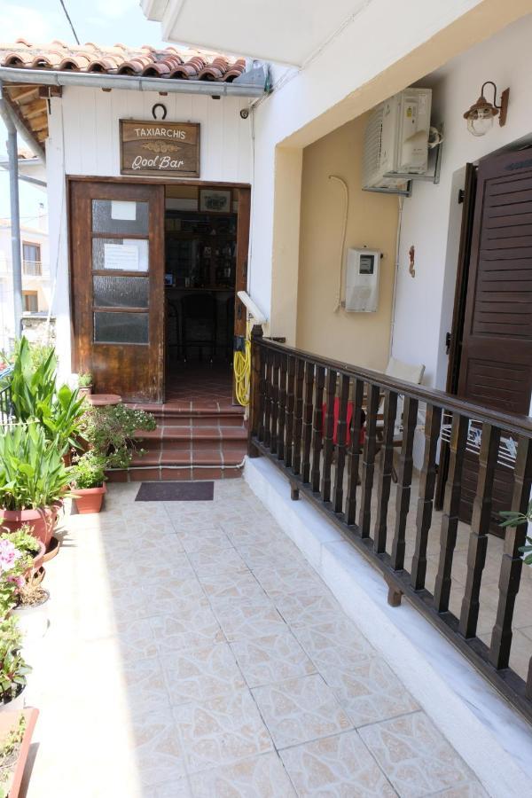 העיירה סקיאתוס Taxiarchis Apartments מראה חיצוני תמונה