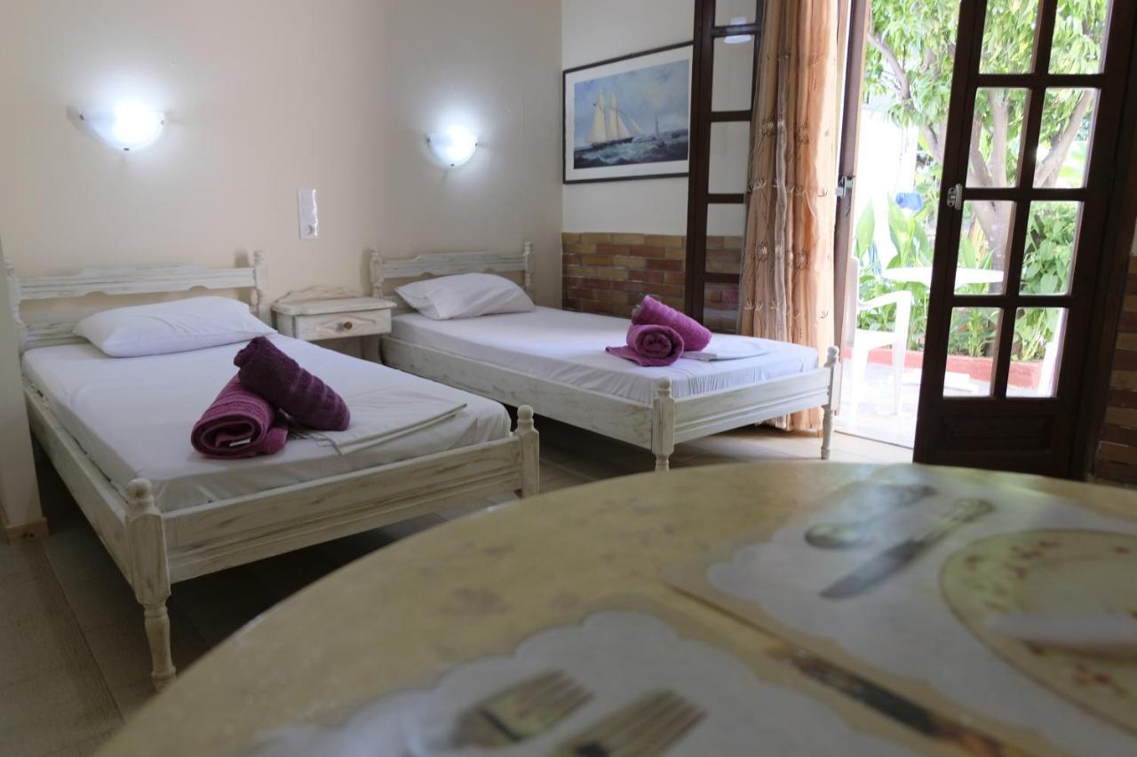 העיירה סקיאתוס Taxiarchis Apartments מראה חיצוני תמונה