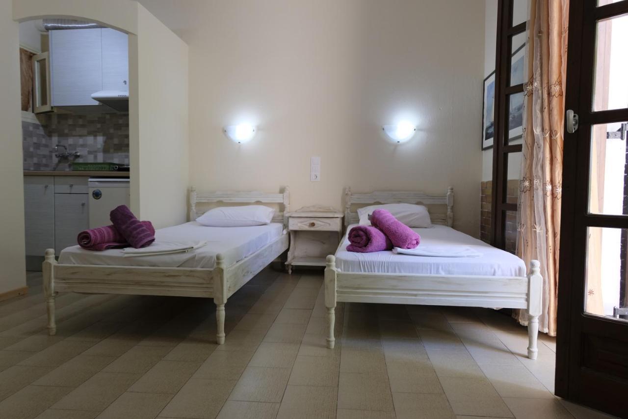 העיירה סקיאתוס Taxiarchis Apartments מראה חיצוני תמונה