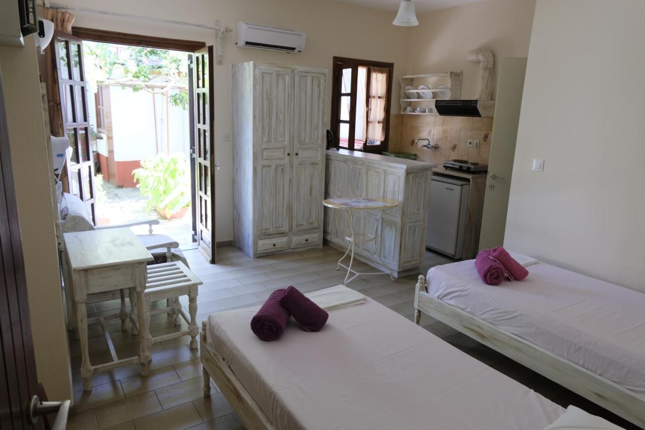 העיירה סקיאתוס Taxiarchis Apartments מראה חיצוני תמונה