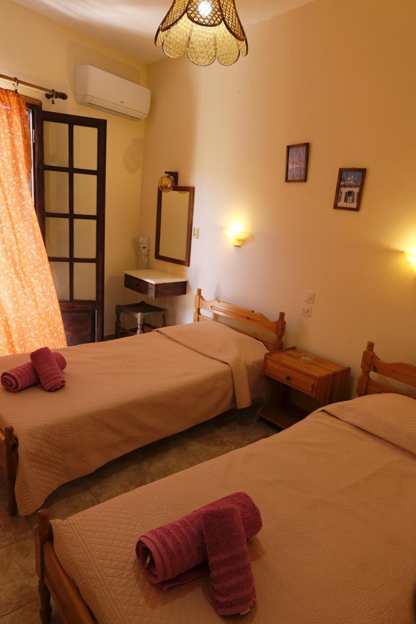 העיירה סקיאתוס Taxiarchis Apartments חדר תמונה