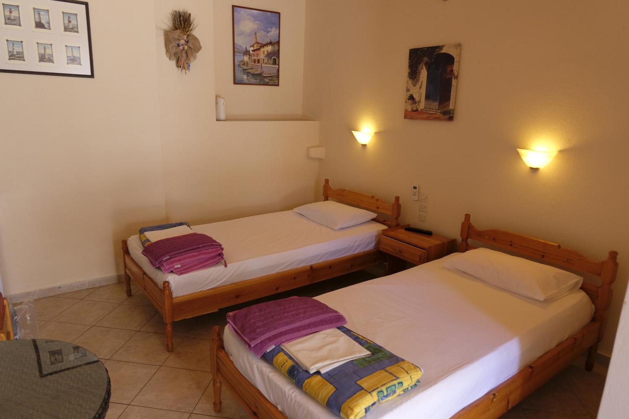 העיירה סקיאתוס Taxiarchis Apartments חדר תמונה