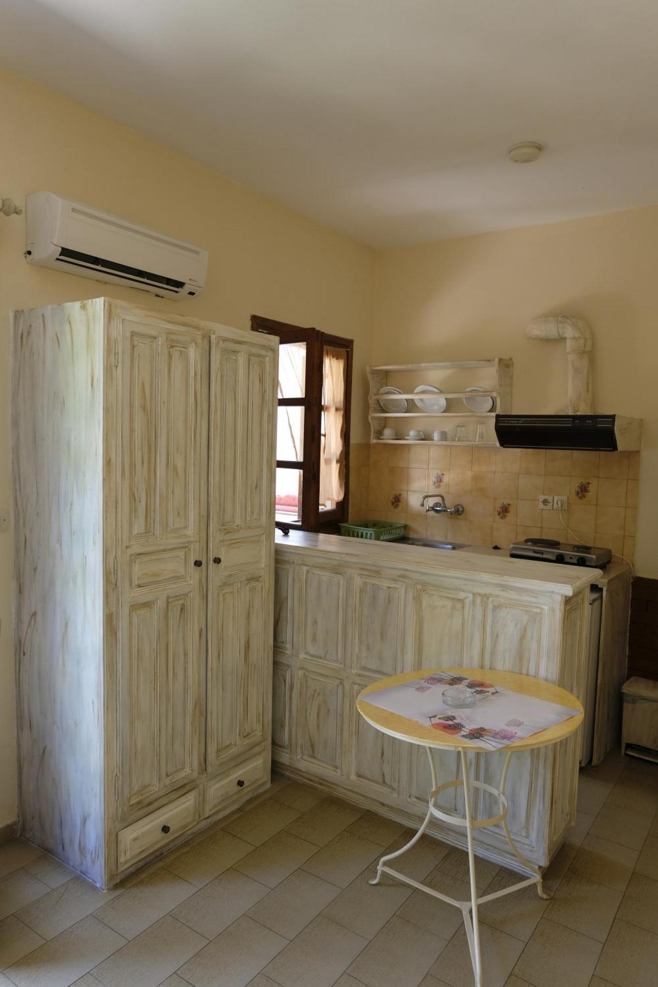 העיירה סקיאתוס Taxiarchis Apartments חדר תמונה
